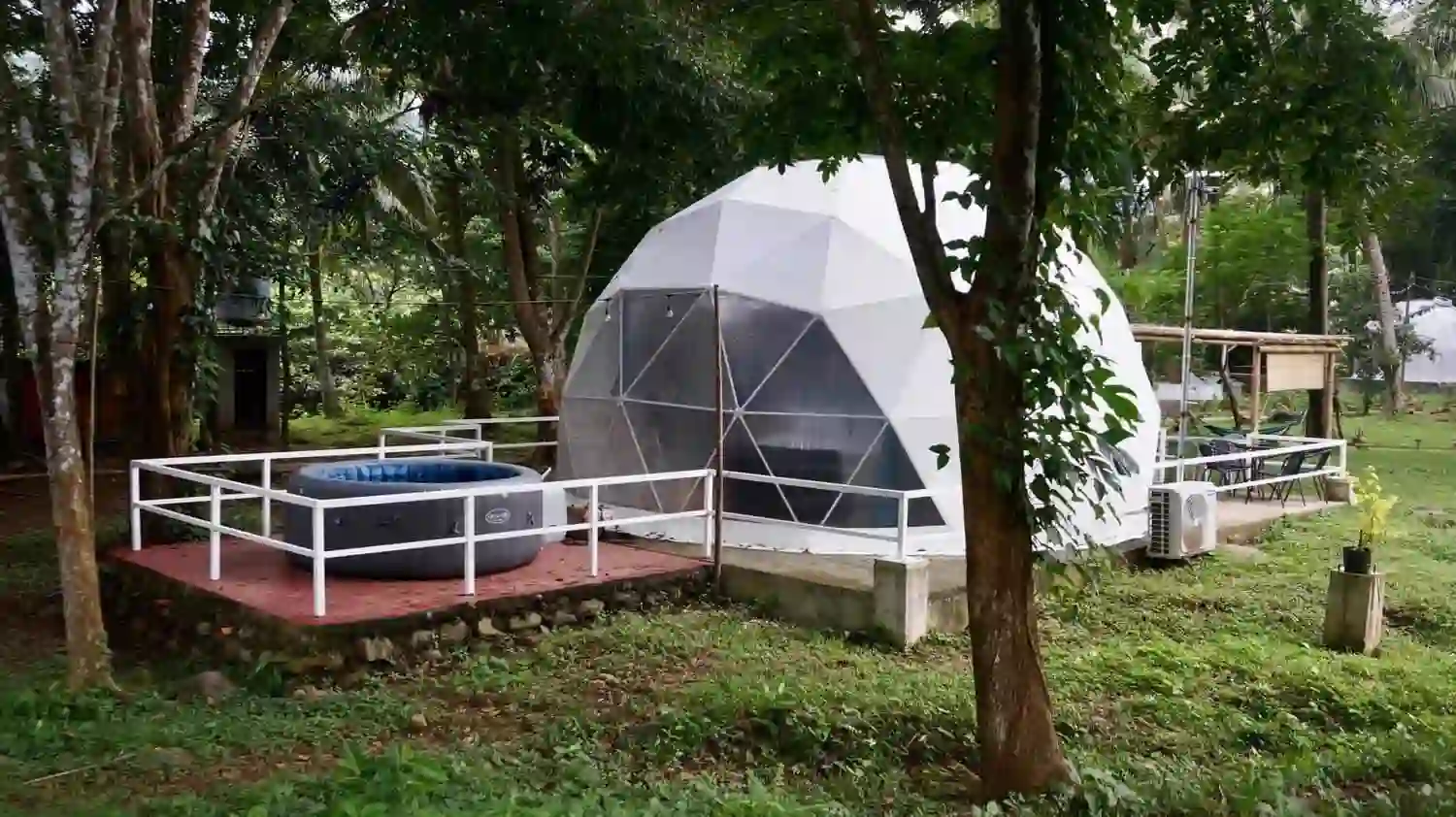 The Big Dome - spacious glamping dome